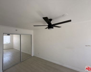 1816 N Gramercy Place - Photo Thumbnail 12