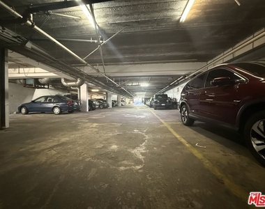 1816 N Gramercy Place - Photo Thumbnail 14