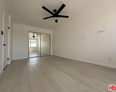 1816 N Gramercy Place - Photo Thumbnail 8