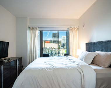 6250 Hollywood Boulevard - Photo Thumbnail 11