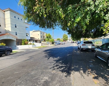 4732 Elmwood Avenue - Photo Thumbnail 14