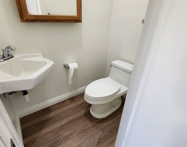 4732 Elmwood Avenue - Photo Thumbnail 10