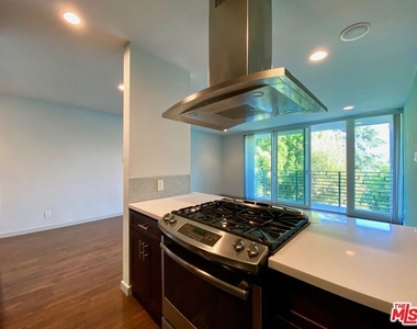 1920 Hillcrest Road - Photo Thumbnail 16