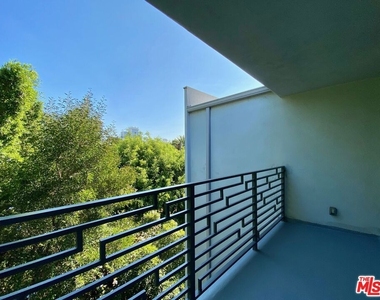 1920 Hillcrest Road - Photo Thumbnail 11