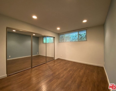 1920 Hillcrest Road - Photo Thumbnail 18