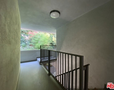 1920 Hillcrest Road - Photo Thumbnail 23