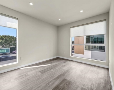 1309 N Sycamore Avenue - Photo Thumbnail 8