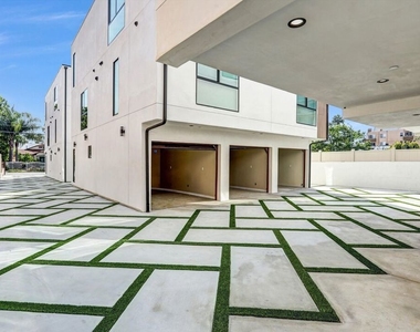1305 N Sycamore Avenue - Photo Thumbnail 11