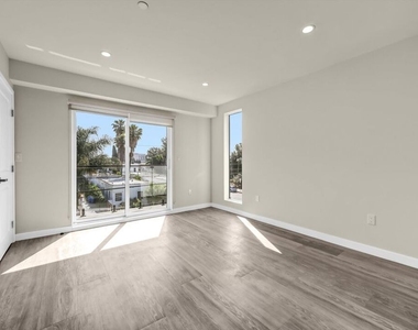 1305 N Sycamore Avenue - Photo Thumbnail 7