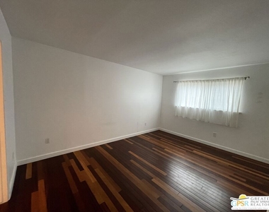 8081 Constantine Drive - Photo Thumbnail 16