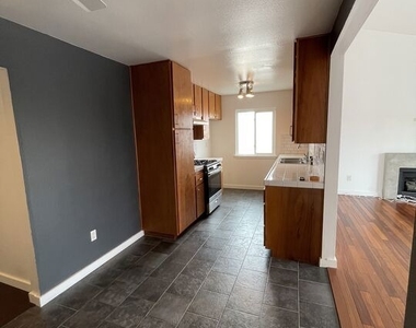 8081 Constantine Drive - Photo Thumbnail 5
