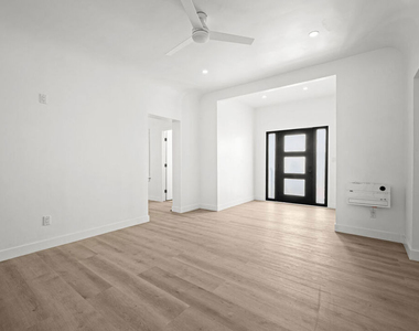 1246 N Formosa Avenue - Photo Thumbnail 6