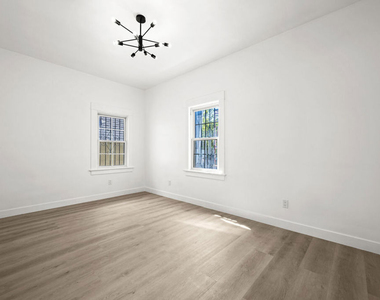 1246 N Formosa Avenue - Photo Thumbnail 13