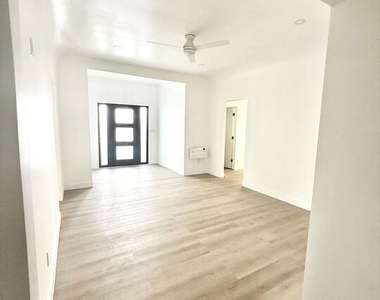 1246 N Formosa Avenue - Photo Thumbnail 3