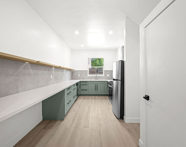 1246 N Formosa Avenue - Photo Thumbnail 19