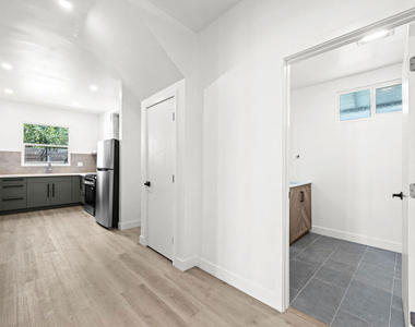 1246 N Formosa Avenue - Photo Thumbnail 18
