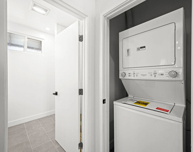1246 N Formosa Avenue - Photo Thumbnail 25