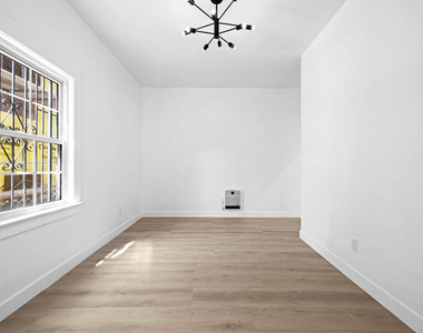 1246 N Formosa Avenue - Photo Thumbnail 15