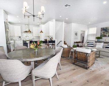 924 D Ave - Photo Thumbnail 4