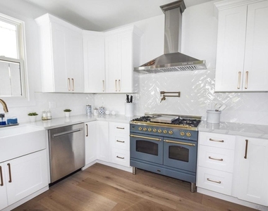 924 D Ave - Photo Thumbnail 6