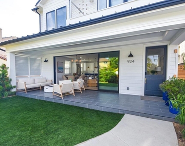 924 D Ave - Photo Thumbnail 2