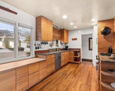 541 Tarento Dr - Photo Thumbnail 18