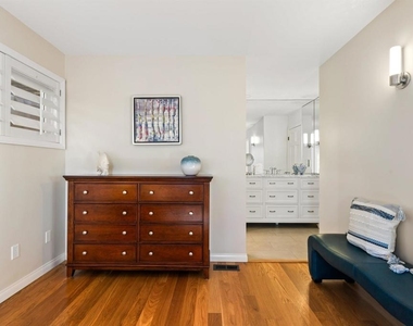 253 Gravilla Street - Photo Thumbnail 11