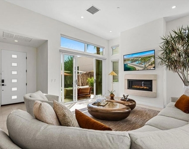 446 Fountain Drive - Photo Thumbnail 8