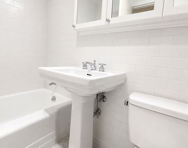 Copy of East 79th Street - Photo Thumbnail 3