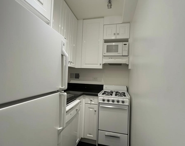 East 79th Street - Photo Thumbnail 4