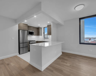 West 48th Street - Photo Thumbnail 7