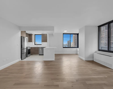West 48th Street - Photo Thumbnail 3