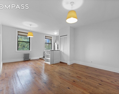 Douglass Street - Photo Thumbnail 3
