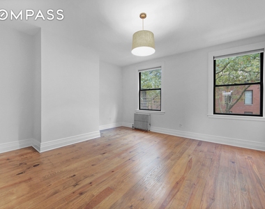 Douglass Street - Photo Thumbnail 4