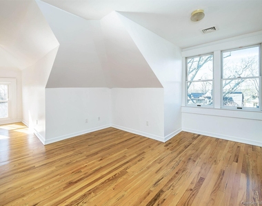 26 Summit Avenue - Photo Thumbnail 24