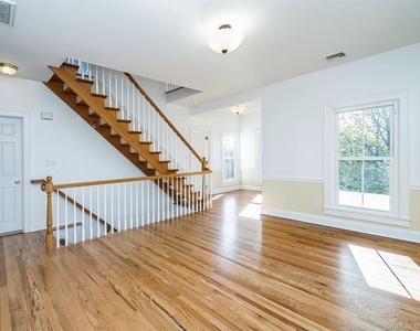 26 Summit Avenue - Photo Thumbnail 5