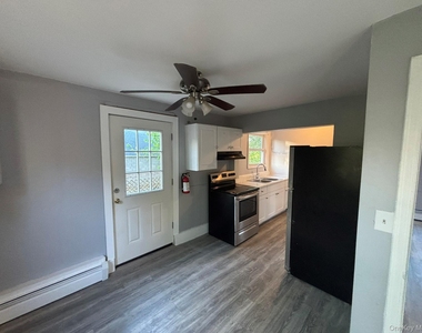 42 Maple Street - Photo Thumbnail 2