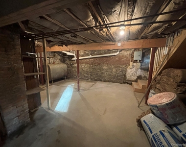 42 Maple Street - Photo Thumbnail 12