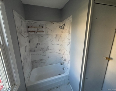 42 Maple Street - Photo Thumbnail 7