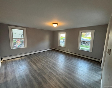 42 Maple Street - Photo Thumbnail 3