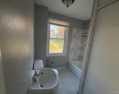 42 Maple Street - Photo Thumbnail 6