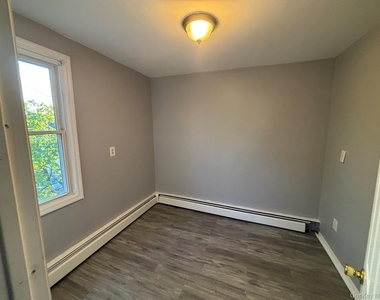 42 Maple Street - Photo Thumbnail 9