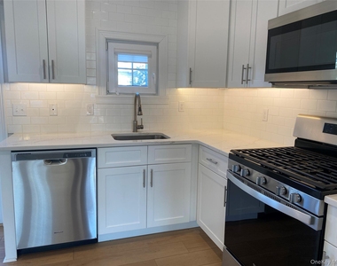 515 Jackson Avenue - Photo Thumbnail 3