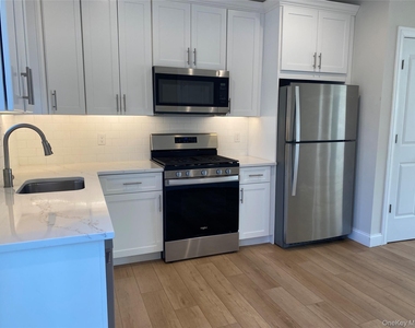 515 Jackson Avenue - Photo Thumbnail 4