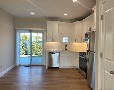 515 Jackson Avenue - Photo Thumbnail 2