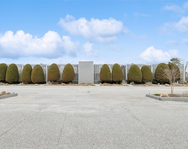 274 Dune Road - Photo Thumbnail 12