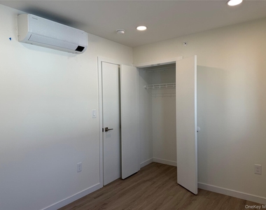 5 Colonial Drive - Photo Thumbnail 6