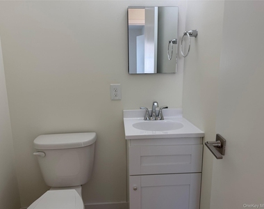 5 Colonial Drive - Photo Thumbnail 4