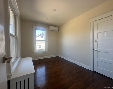 55 Sea Cliff Avenue - Photo Thumbnail 5