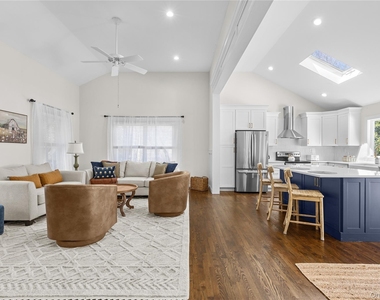 52 Summit Drive - Photo Thumbnail 10